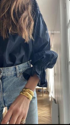 Blue Jeans Blue Shirt Outfit, Denim Collared Shirt Outfits, Elevated Everyday Style, Madewell Aesthetic, Accessorized Outfits, Fashion Outfits Feminine, Lenin Pants, Aesthetic Outfit Ideas For School, European Outfits