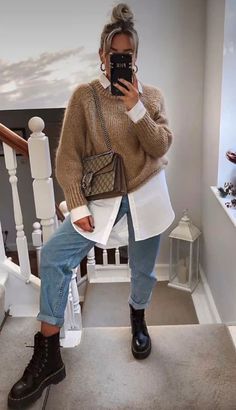 Korean Winter Fashion Outfits, Converse Outfits, Doc Martens Outfit, Korean Fashion Winter, Street Style Fall Outfits, Hijab Style Casual, Fashion Weeks, Looks Chic, Fall Fashion Outfits