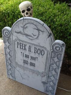 a tombstone with a skull on top and the words peek a boo written in it