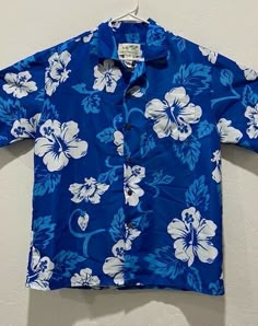 Excellent Used Condition Men's Koko Hawaiian Shirt  Size L  (armpit-to-armpit measurement is 25") Short Sleeve  Button Down  Chest Pocket  Blue & White Floral Polyester Blue Hawaiian Shirt Outfit Mens, Hawaiian Button Up, Blue Hawaiian Shirt For The Beach, Blue Short Sleeve Hawaiian Shirt With Button Closure, Blue Hawaiian Top With Button Closure, Blue Hawaiian Button-up Shirt, Classic Blue Tops For Beach, Blue Collared Hawaiian Shirt With Button Closure, Blue Cotton Hawaiian Shirt With Buttons