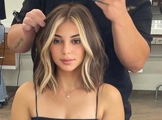 Dark Brown With Blonde Front Pieces, Blonde Crown With Brown Hair, Brown Hair With Chunky Money Piece, Fall Brunnet Hair, Easy Up Keep Hair Color, Shoulder Length Dark Hair With Money Piece, Medium Length Hair Styles With Money Piece, Mid Length Edgy Hair, Medium Length Brown Hair With Money Piece