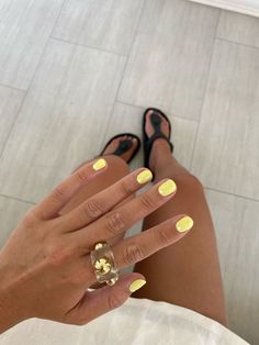 Capture the essence of sunny days with our radiant summer yellow nails! Flash a smile on your hands with a color that's as warm and inviting as a sunny afternoon. Accent Color Nails, French With Yellow Tips, Light Yellow Gel Nails Short, Yellow Nails Outfit, Summer Nail Yellow, Yellow Nail Aesthetic, Round Yellow Nails, Gel Shellac Nails Summer, Bio Gel Nails Summer