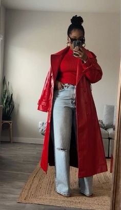 Trench coat outfit #redoutfit #trenchcoatoutfit #trenchcoatoutfit #jeansstyle #braidsforblackwomen #braids #braidsbraidsbraids #falloutfitsforwomen #falloutfitswomen #jacketstyle Baret Outfit, Looks Black, Red Coat, Coat Outfits, Mode Inspiration, Lookbook Outfits