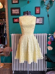 Gorgeous 60's vintage dress made by American Lilli Diamond. The dress has v-shaped neckline on the back, flared hem with crinoline to hold it in shape and fitted bodice. The dress is made of pastel yellow lace and it has similar colored lining under. Zipper and hook fastening on the back. There is a tiny hole on the lining and the original belt is missing, but otherwise the condition is excellent. No size label, but I estimate it closer to smaller medium/ US 6. Measurements: Bust 90cm / 35" Wais Vintage Mini Dress With Lace Trim, Vintage Mini Dress For Wedding, Vintage Mini Length Lace Dresses, Vintage Lace Trim Mini Dress For Wedding, Vintage Mini Lace Dress, Vintage Mini Length Wedding Dresses, Yellow Lace Dress For Party, Yellow Lace Dress For Party In Spring, Yellow Mini Dress For Wedding