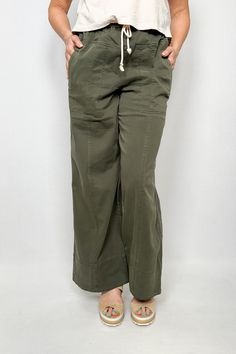 This twill pant will quickly become your new spring favorite. It's crafted with a high paper-bag waist and a charming roped drawcord. The full-length wide leg is super relaxed while the seam details add a unique casual finish. Paper-bag waist with rope drawcord Front and back pockets Decorative seaming details Wide leg Twill 70% Cotton 27% Lyocell 3% Elastane Item# RS4C720 *All sale items are final sale. Click to see our full return policy here.