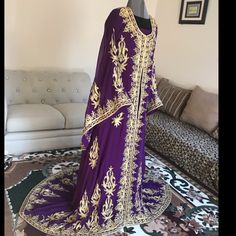 It’s Been Worn Twice And It’s A Two Peace. It’s Worn With A High Waist Belt Eastern Dresses, African Clothing, Middle Eastern, Purple Gold, Waist Belt, Diamond Earrings, Dubai, Colorful Dresses, High Waist