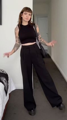 90s All Black Outfit, Alt Work Outfits, Midsize Grunge, Simple Black Outfits, Desired Wardrobe, Goth Office, Mid Size Outfits, Alt Goth, Midsize Outfits