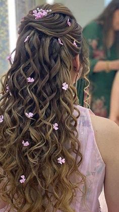 Quinceanera Hairstyles, Flowers In Her Hair, Hairstyles Kids, Quince Hairstyles, Long Hair Wedding Styles, On To The Next, Peinados Fáciles Para Cabello Corto, Hairstyles Curly, Best Style