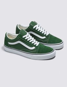 Vans Verdes, Sneaker Rotation, Iconic Sneakers, Vans Original, Green Vans, Van Color, Old Skool Black, Vans Kids, Best Shoes For Men