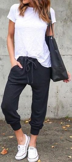 Womens Joggers Outfit, Outfit Converse, Jogger Outfit, Fitness Outfits, Yoga Outfits, Cute Gym Outfits, Joggers Outfit, Legging Outfits, Mode Casual