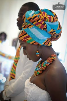 Photo Credit: Afrodisiac Photography Photo Source: I Do Ghana Style Africain, Head Wrap Styles, Ghanaian Fashion, Kente Styles, Afrikaanse Mode, African Head Wraps, Estilo Hippie, African Inspired Fashion, Natural Nature