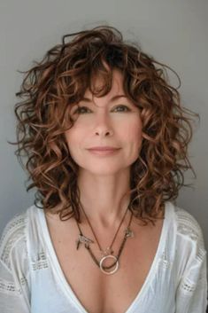 Very Layered Hair Medium Over 50, Curly Hairstyles Ideas, Natural Curly Hair Cuts, Medium Length Curly Hair, Haircuts For Medium Length Hair, Haircuts For Women Over 50, Natural Curly Hair