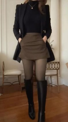 Corporate Outfits Skirt, Baddie Bday Outfits, Academic Aesthetic Outfit, Bronze Outfit, Stealth Wealth Style, Classy Looks, Basic Fashion, High Fashion Outfits, Thanksgiving Outfit