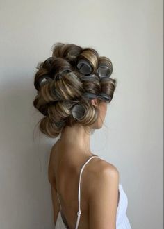 Skandinavian Fashion, Photoshoot Idea, Vogue Beauty, Hair Rollers, Foto Ideas Instagram, Clean Girl, Just Girl Things, Just Girly Things, Mode Inspiration