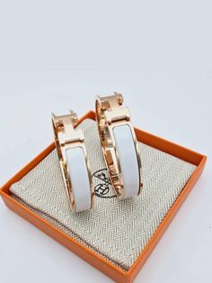 Gender: Women   Brand: HERMES   Product Name: Clic H Bracelet Rose Gold Blanc   Bags Alora Code: 84270904   Color: white   Composition: Metal, Enamel   Origin: France   Features: Bangle Bracelet   Designer Style ID H700001FO31 H Bracelet, Stacked Bracelets, Bracelet Rose Gold, Rose Gold Hardware, Timeless Handbag, Global Style, Designer Style, Bags Designer Fashion, Exclusive Bag