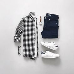 Grid Inspiration, Mens Business Casual Outfits, Black Tees, Mens Casual Outfits Summer, Moda Outfit, Men Fashion Casual Shirts