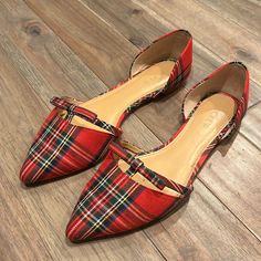 J. Crew Factory Tartan D’orsay Flats With Mini Bow Plaid Holiday Bow Size 9.5 In Good Used Condition - Only Worn A Few Times For A Few Holiday Seasons. Some Wear On Sole And Heel. See Photos. Beautiful And Classic Style! Comes With Original Box! Holiday Shoes, Mini Bow, Holiday Bows, Mini Bows, J Crew Factory, Flat Shoes Women, Loafer Flats, Mule Shoe, Tartan