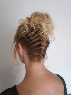 Upside downbraid #frenchbraid #curls #braidedupdo Upside French Braid, French Braid Upside Down, Upside Down Braided Hairstyles, Upside Down Braid Updo, Hairstyles Dreads, Waterfall Braid Updo, Braid Updo Tutorial, Hairstyle Mens