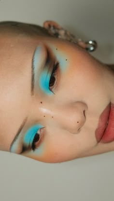 Heat Map Makeup, Bold Make Up, Lobster Makeup, Orange Blue Makeup, Orange And Blue Makeup, Blue And Orange Makeup, Unique Eyeshadow Looks, Cool Eye Makeup Looks, Cool Toned Makeup