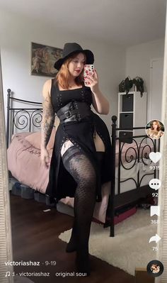 Storm Witch Outfit, Summer Witch Outfits Plus Size, Vampire Costume Plus Size, Witch Corset Outfit, Vampire Summer Outfits, Witchy Ren Faire Costume, Goth Ren Faire Outfit, Grunge Witch Outfits, Ren Faire Outfits Plus Size