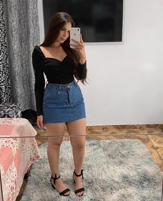 Denim Skirt Party Outfit, Looks Date Night, Look Date, 2022 Outfits, Outfits Stylish, Outfits Classy, Miniskirt Outfits, Insurance Coverage, Fashionista Clothes