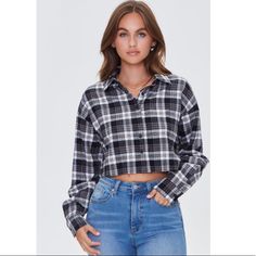 Nwt. Forever 21 Cropped Style Plaid Flannel. Distressing On Bottom. Really Soft. Size S. Black And White Color Trendy Black Flannel Top, Flannel Shirt Outfit, Cropped Flannel, Plaid Shirt Outfits, Flannel Outfits, Baby Crop Top, Outfit 90s, Cropped Shirt, Forever21 Tops