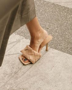 Dressy Sandals, Elegant Sandals, Beige Outfit, High Heel Mules, Heeled Mules Sandals, Toes Designs, Open Toed Heels, Leather High Heels