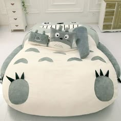 the bed is made to look like an animal