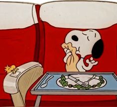 Snoopy Screencap, Eat Cartoon, Snoopy Eating, Snoopy Food, Cartoon Eating, Woodstock Pictures, Cartoons Eating, Baby Snoopy, Snoopy Cartoon