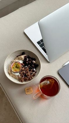 Eat Healthy Wallpaper, Aesthetic Studying, Studying Aesthetic, Wallpaper Aesthetic Wallpaper, Wallpaper Halloween, Study Aesthetic, Healthy Lifestyle Inspiration, Breakfast Bowls, Breakfast Ideas