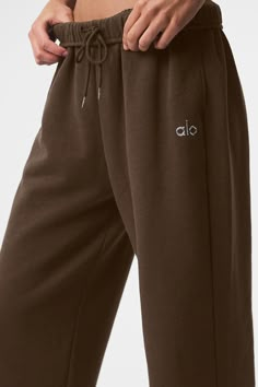 Accolade Straight Leg Sweatpant - Gravel | Alo Yoga Alo Yoga Clothes, The Accolade, Straight Leg Sweatpants, Lululemon Outfits, Mission Trip, The Glow Up, Sweatsuit Set, Sweat Set, Nyc Shopping