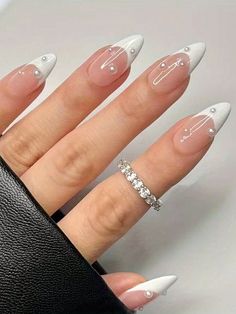 White Nails Wedding Classy, Nail Inspo For Wedding, Nails Inspo With Pearls, French Nail Wedding, Cute Nails With Pearls, Pearl Embellished Nails, Cute Wedding Nails The Bride, Pearl Nails Wedding, Pretty Nail Sets