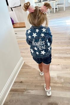 A hand painted denim jacket is perfect for ANY occasion - birthday parties, vacations, or just everyday life! THIS LISTING IS FOR THE PICTURED DESIGN - I have a fully custom listing in my shop if you would like something else.  This design includes 2 lines of text and stars surrounding it. The color can be customized.  IMPORTANT INFO - MESSAGE ME AFTER PURCHASE  After purchasing this listing - send me a message to get the address to send your denim jacket OR send me the sizing information if you Cricut Jean Jacket, Custom Painted Jean Jacket, Paint On Denim Jacket, Jean Jacket Design Ideas, Jean Jacket Painted Ideas, Painted Blue Jean Jacket, Teacher Jean Jacket, Custom Denim Jacket Paint, Custom Jean Jacket Ideas