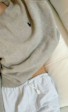 Ralph Lauren Zip Up Sweater Outfit, Ralph Lauren Girls Outfits Aesthetic, Cute Comfy Pajama Outfits, Stockholm Comfy Outfits, Ralph Lauren Old Money Outfits, Lounge Fits Aesthetic, Lounge Clothes Women, Fall Outfits Ralph Lauren, Scandinavian Old Money Outfit