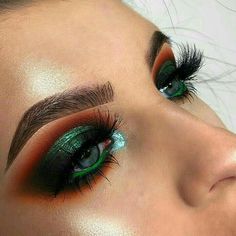 Green smokey eye | new years makeup | eyeshadow look Ivy Makeup, New Years Makeup, Eyeshadow Green, Green Smokey Eye, New Year's Makeup, Chic Makeup, Glo Up, Dramatic Makeup