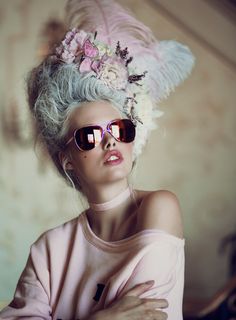 Fall Sunglasses, Rococo Fashion, Ellen Von Unwerth, Wearing Sunglasses, Kirsten Dunst, Wildfox Couture, Mirrored Sunglasses Women, Marie Antoinette, Fall 2014