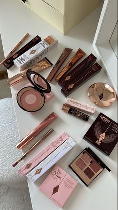 خواتم خطوبة, Charlotte Tilbury Makeup, Makeup Bag Essentials, Smink Inspiration, Fancy Makeup, Makeup Obsession, Pink Makeup, Luxury Makeup, Makeup Items