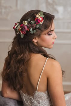 Red and green wedding flower hair vine. It is bendable/shapeable to perfectly fit your hairstyle! :) The product is made of fabric flowers, preserved flowers, eucalyptus leaves, grass, wire, and other trinkets used for arranging :) Photo: Michaela Durisova Photography MUAH: Lucia Lus - Lucia Woloszyn Freund Model: Dominika Dress: Salon Isabell When stored in dry and dark place, our products last 10-15 years. We can also make you other matching accessories. Please message me for more information. Flowers For Bride, Ivory Wedding Flowers, Green Wedding Flowers, Bridal Hair Headpiece, Hair Wreaths, Hair Flowers, Christmas Hairstyles, Bridal Hair Flowers, Flower Hair Comb