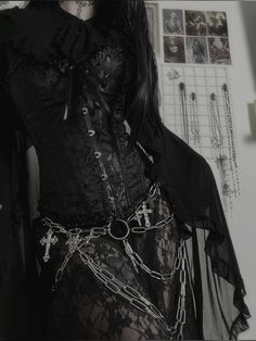 Goticas Aesthetic Outfit, Trad Goth Outfits, Aesthetic Rock, Goth Outfit Inspo, Baggy Outfit Ideas, Gothic Aesthetic, Rave Wear, Aesthetic Outfit