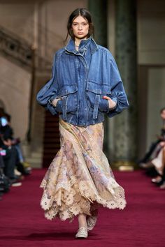 Zimmermann Fall 2024 Ready-to-Wear https://www.vogue.com/fashion-shows/fall-2024-ready-to-wear/zimmermann/slideshow/collection#25 Diy Lace Skirt, Nicky Hilton, Fall 24, Denim Details, Vogue Fashion, Fall 2024, Fashion Week Spring, Star Fashion