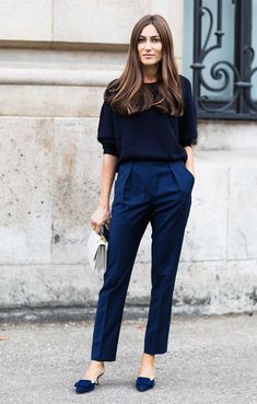 navy work outfit idea Paris Vogue, Stile Casual Chic, Fashion Paris, Business Casual Work, Summer Work Outfits, Fall Outfits For Work, 2019 Fashion, Casual Work Outfits