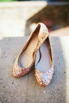 Rose Gold Wedding Shoes, Gold Winter Wedding, Gold Wedding Shoes, Wedding Shoes Flats, Glitter Shoes, Crazy Shoes, Pretty Shoes, Shoe Obsession, A Princess