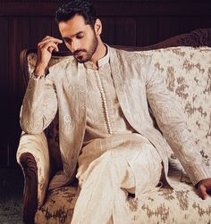 Gold Sherwani, Indo Western Outfits For Men, Sherwani For Men Wedding, Embroidered Sherwani, Groom Fashion, Groom Dress Men