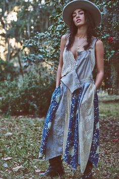 Premium Quality Free People We The Free Love Tattered Skirtall Dress Size 6, Women's Dresses Distressed Outfit, Hippie Dresses Boho, Hippy Fashion, Hippie Dress, Free Love, Free People Style, Hippie Dresses, Perfect Palette, Photoshoot Outfits