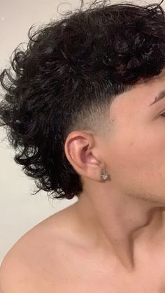 Curly Hair Hats Style, Mens Hair Drawing, Tapered Mullet, Curly Mullet Haircut, Mallet Haircut, Curly Haircut Men, Curly Mullets, Mullet Curly Hair