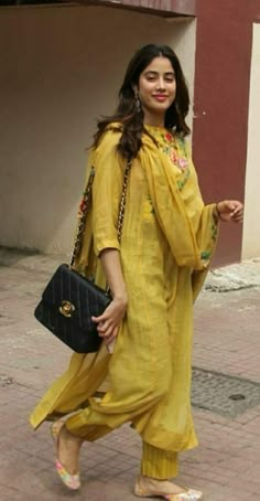 Simple Suit, Wanderlust Fashion, Long Kurti Designs, Casual College Outfits