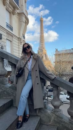 Lily Clark Outfits, Paris Aesthetic Outfit, Lily Clark, Paris Trip Outfits, Eurotrip Outfits, Outfits Paris, Transitional Outfits