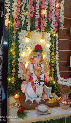 Ganpati Decoration Ideas, Bappa Photo, Pooja Decoration, Ganpati Bappa Photo, Baby Scrapbook Album, Decoration Theme