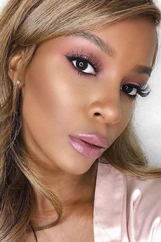 90s Makeup: The Past Trends 2020 is Willing to Revive | Glaminati.com 90s Makeup Looks, 1990s Makeup, Pink Glitter Eyeshadow, Glitter Eyeshadow Makeup