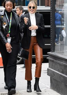 Leather Trousers Outfit, Berlin Street Style, Pleather Pants, Kelly Brook, Black Leather Pants